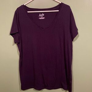 Navy V-Neck T-shirt by Aveto